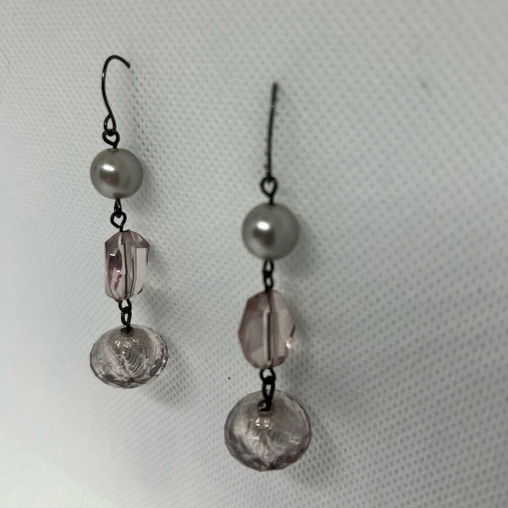 Grey Faux Pearl and Mauve Faceted Glass Bead Drop‎ Earrings Gunmetal Hooks